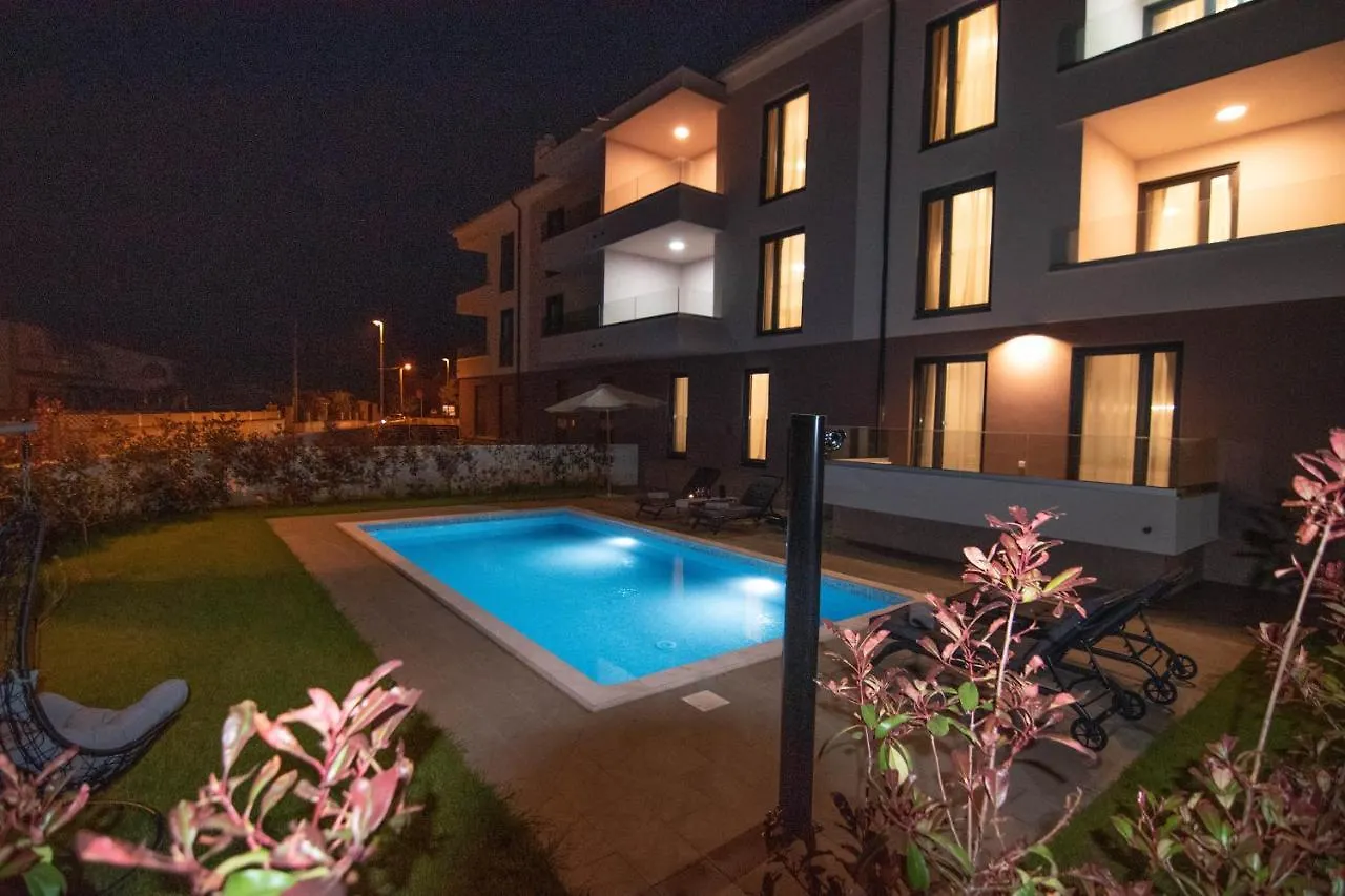 Luxury Apartment Faro With Sea View And Swimming Pool Premantura