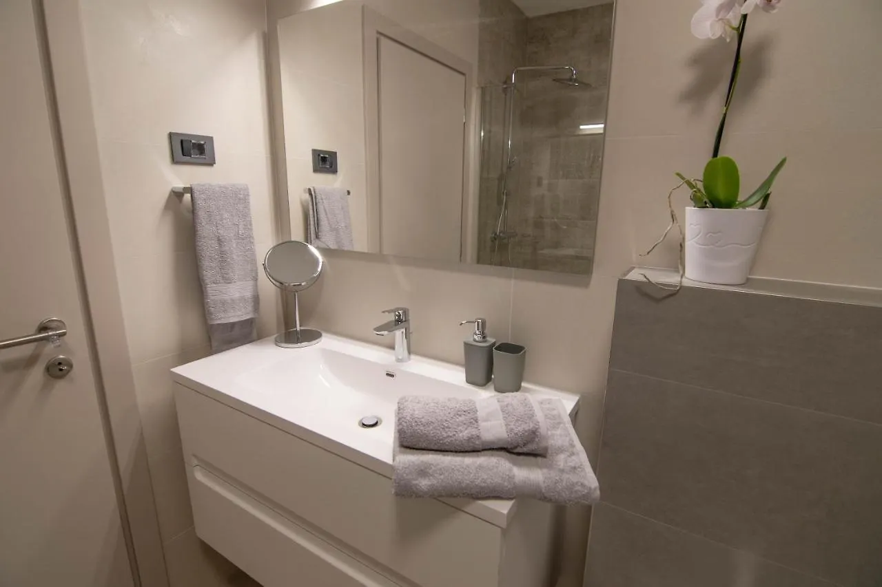 Luxury Apartment Faro With Sea View And Swimming Pool Premantura